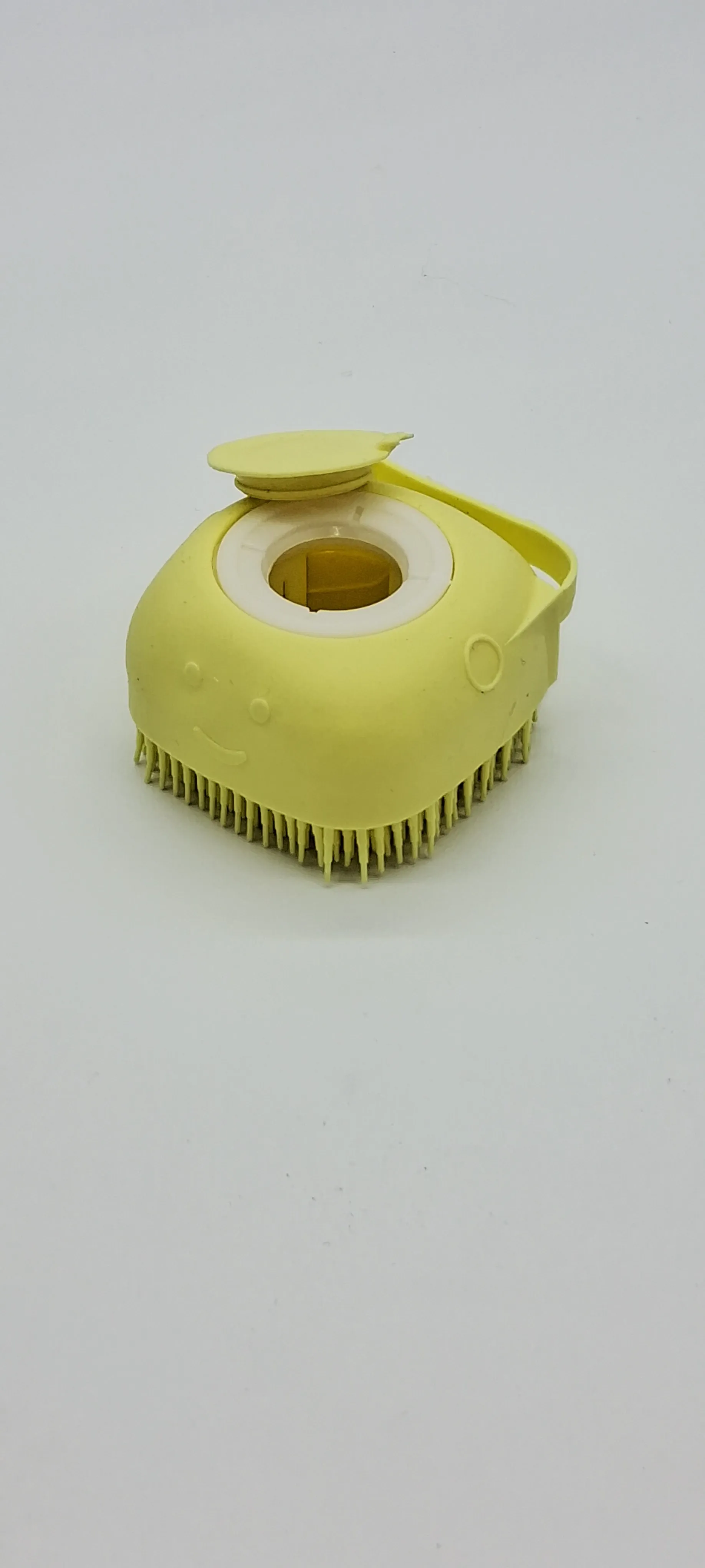 PAMPER MASSAGE & SHAMPOO Brush