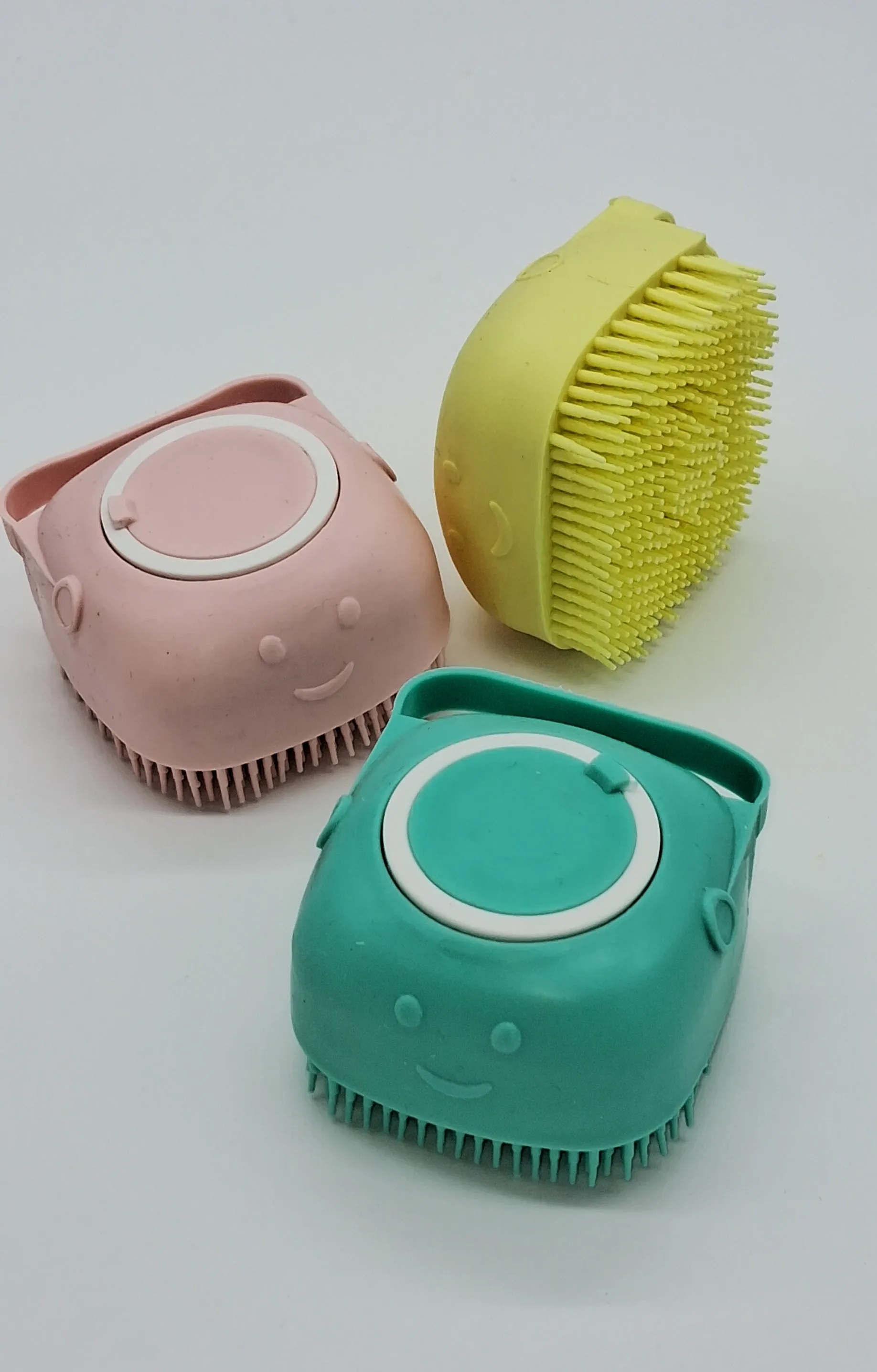 PAMPER MASSAGE & SHAMPOO Brush